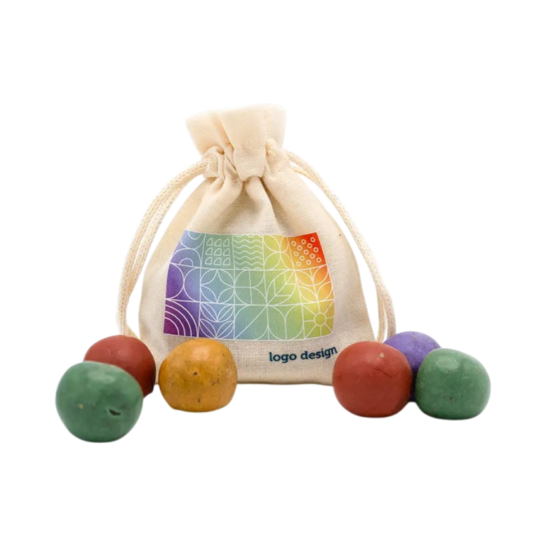 Cotton pouch met seed bombs