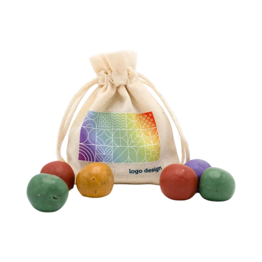 Cotton pouch met seed bombs